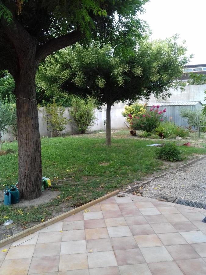 Chambre D'Hote Chez Josie Beaucaire  Bagian luar foto